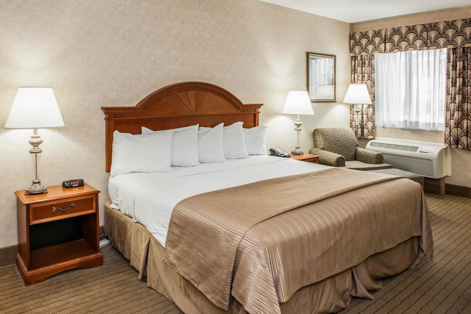 Quality Inn Castleton Extérieur photo