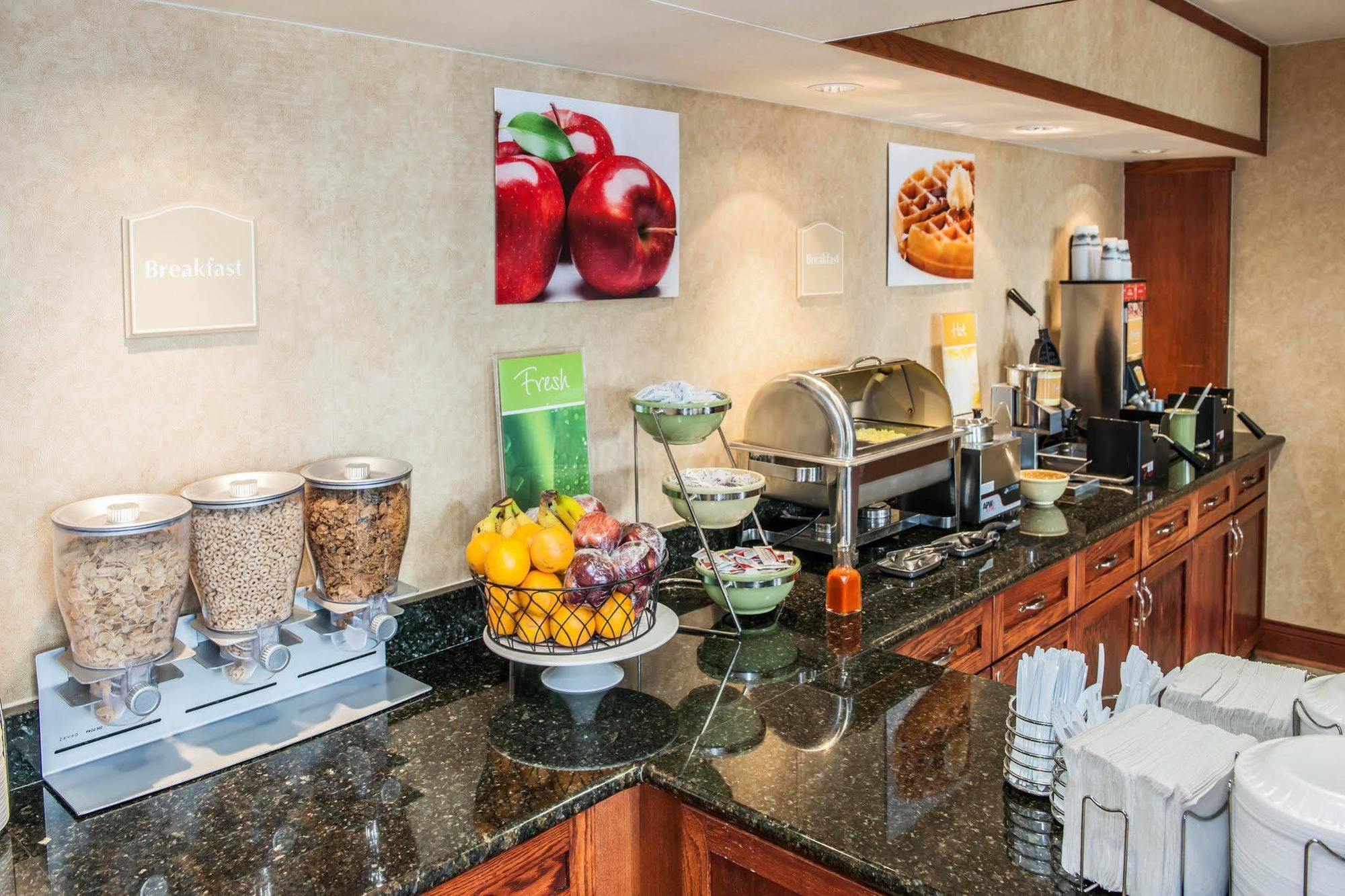 Quality Inn Castleton Extérieur photo
