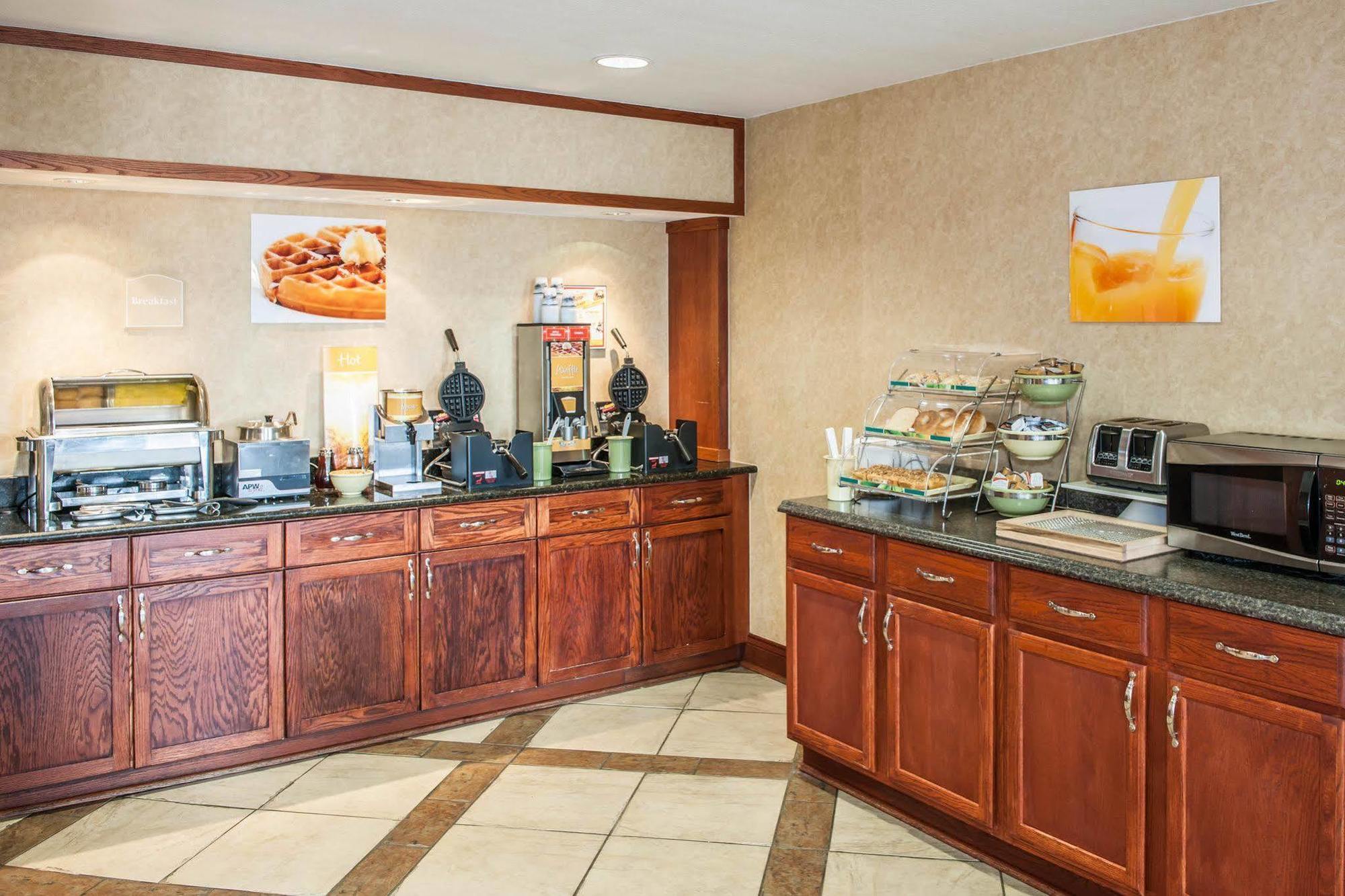 Quality Inn Castleton Extérieur photo